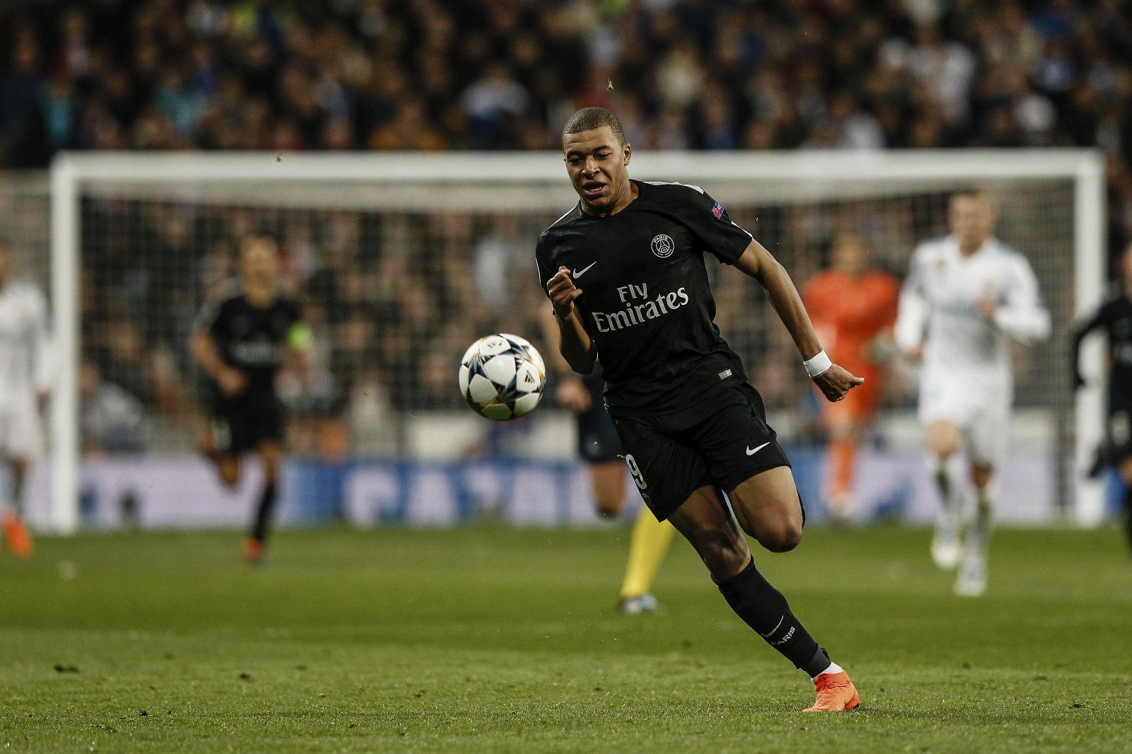 4次超越因扎吉，姆巴佩是欧冠客场戴帽次数最多的球员（姆巴佩4次欧冠客场戴帽，超越因扎吉成史上最多）