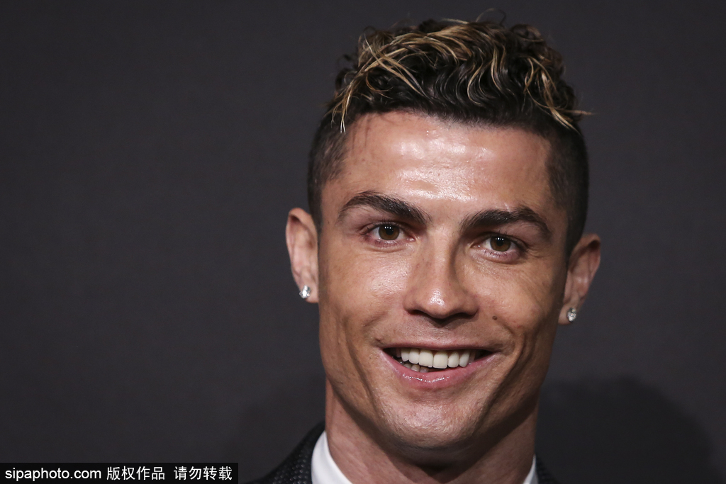 前裁判：球运行轨迹决定比塞克犯规不是红牌；皮奥倒地不是点球（前裁判解读：球路判定比塞克犯规不该红牌，皮奥倒地不判点球）