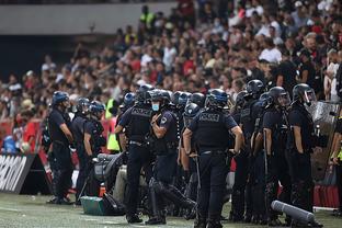 罗克从巴萨外租至巴甲，身价暴涨，现为巴甲最高，状态回升，成功摆脱困境。（巴萨外租罗克赴巴甲，身价跃升联赛第一，状态回暖摆脱低迷）