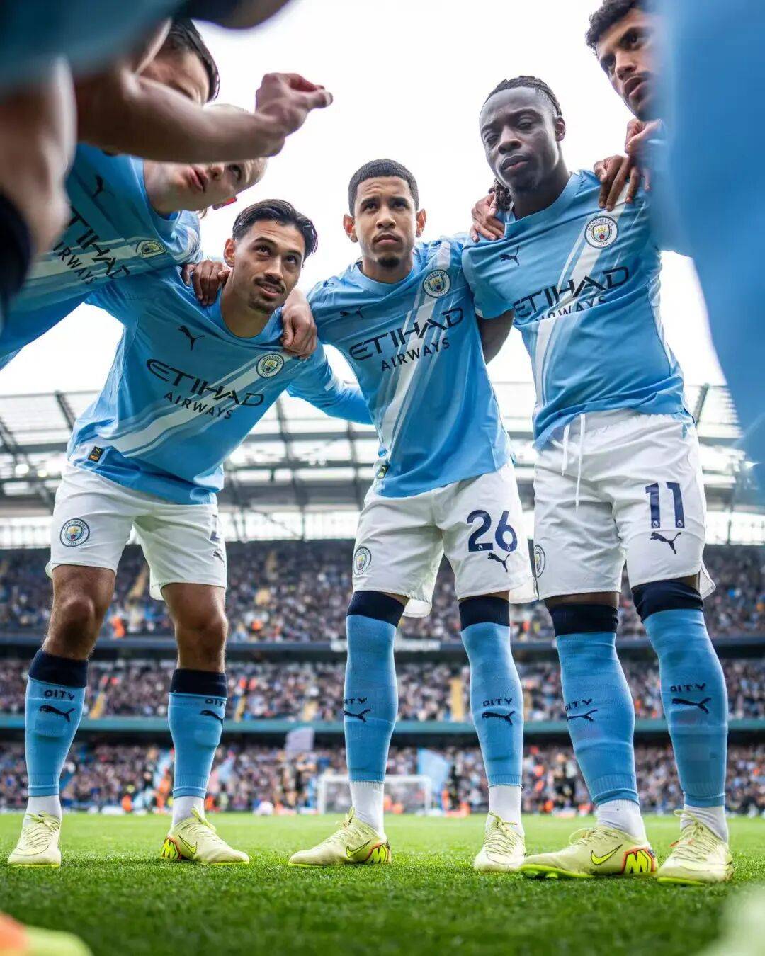 打疯了！布朗首节12中8狂轰19分，得分超全队一半（布朗首节12投8中轰下19分，一人包办球队过半得分）