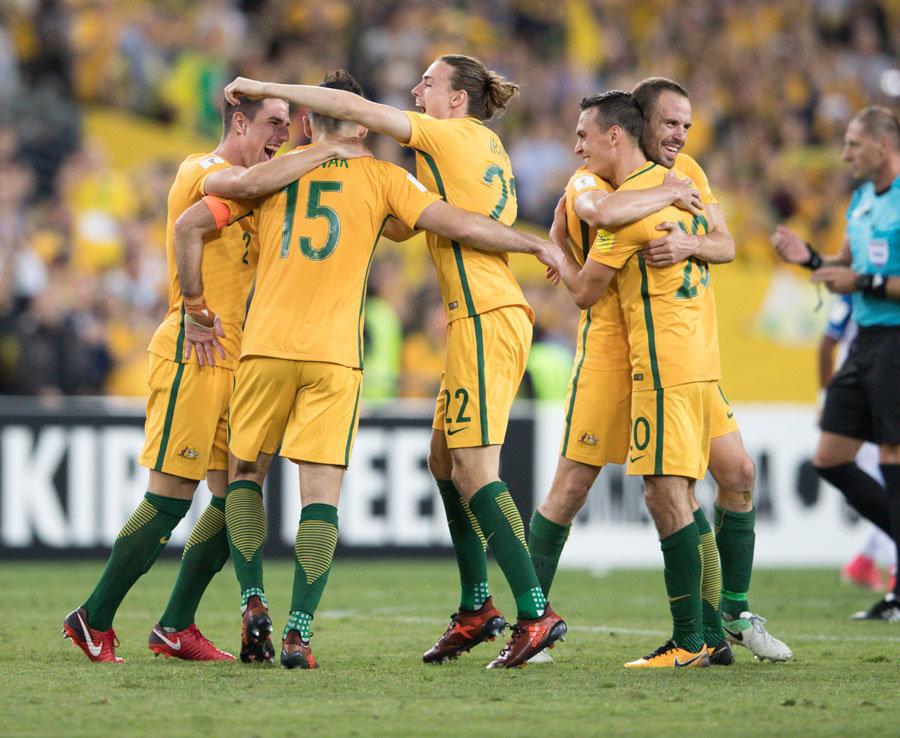 每体：西班牙人举办第三届“鹦鹉不离弃”活动，支持动物领养（每体：西班牙人举行第三届“鹦鹉不抛弃”公益活动，倡导动物领养）