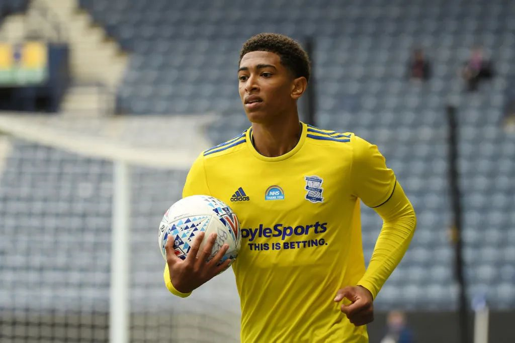 卡拉格：利物浦必须冬窗购买一名中后卫，队内储备已岌岌可危