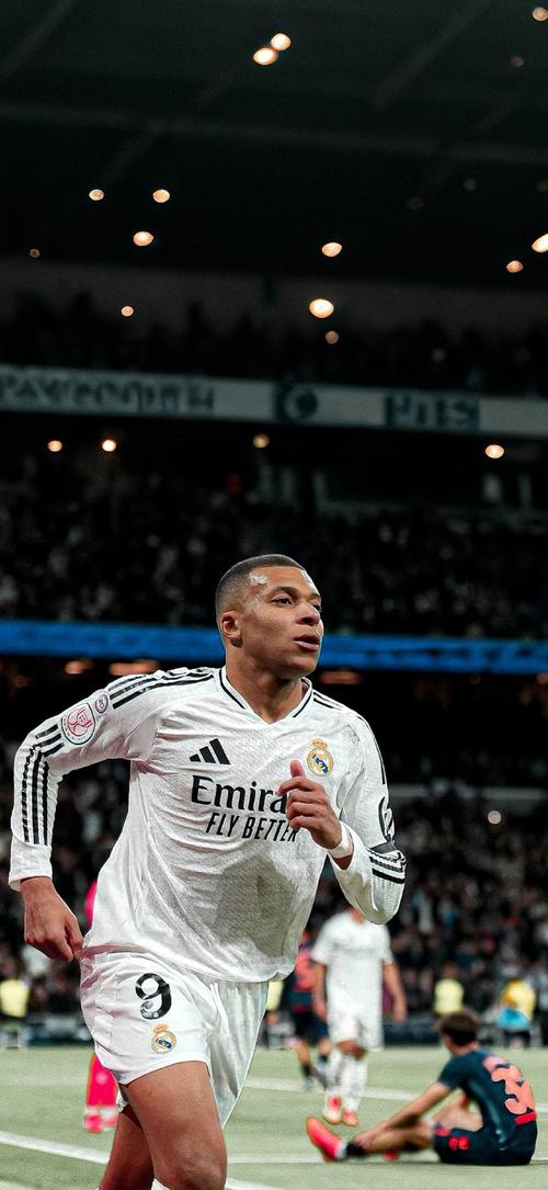 西班牙前国脚：尽管皇马成绩不错，但我看到的是阿隆索的退步（西班牙前国脚：皇马表现不俗，阿隆索却在走下坡路）