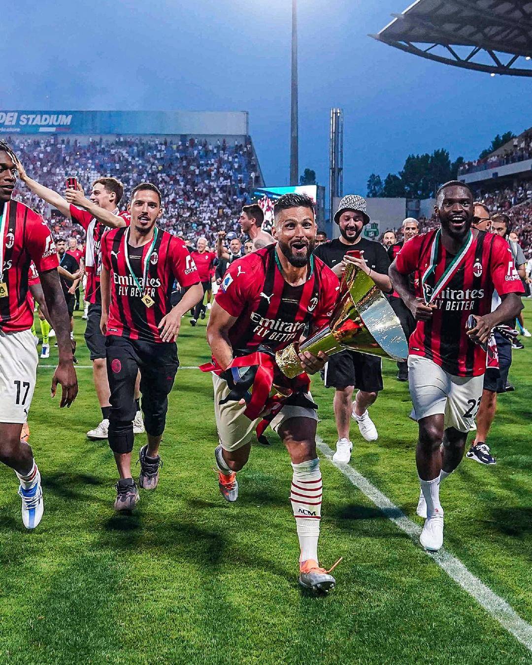 李金羽：中国足球前一段已经掉冰窟窿里了，目前处于恢复期（李金羽：国足此前陷入低谷，当前正处于恢复阶段）