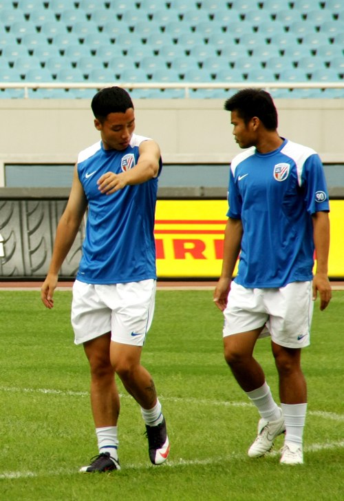 布拉德利：我小时候经常在自家花园里滑铲模仿杰拉德（布拉德利：童年常在自家花园练滑铲模仿杰拉德）