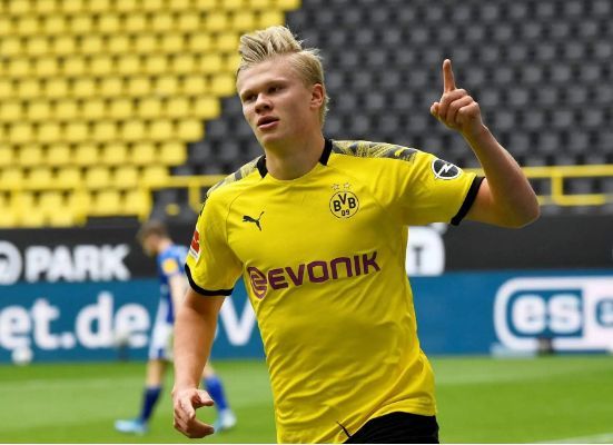 恍如隔世，巴萨上一次在诺坎普比赛法蒂双响，登贝莱助攻（仿佛隔世：巴萨上次诺坎普之战，法蒂梅开二度，登贝莱送助攻）