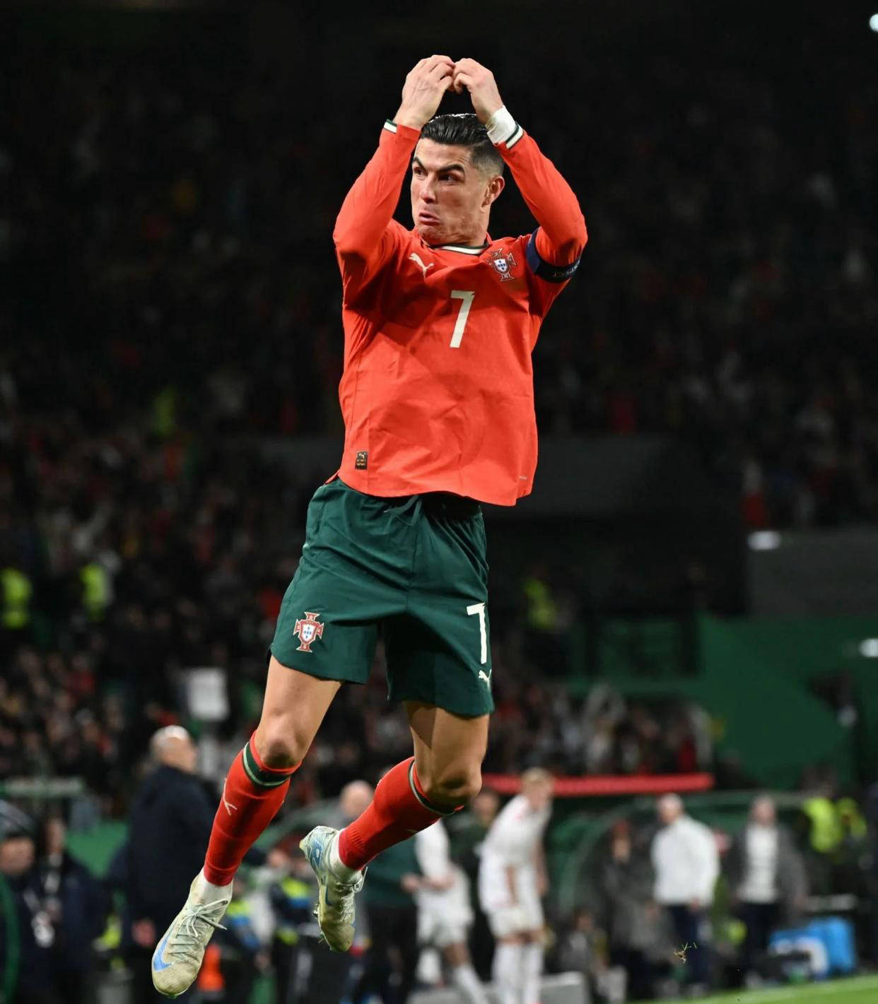 国脚连续两轮关键进球（国脚连续两轮斩获关键球）