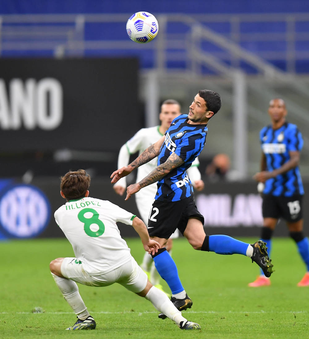 手感火热！里夫斯半场8中6贡献19分5篮板