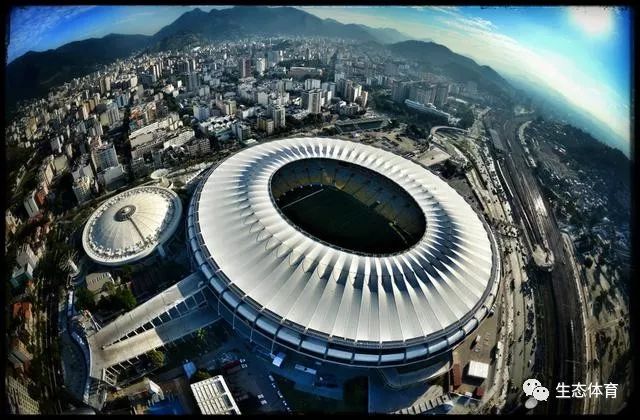 西甲：巴萨客胜扩大领先，皇马主场爆冷输球，VAR再度抢戏（西甲综述：巴萨客场取胜继续领跑，皇马主场遭冷门，VAR再成焦点）