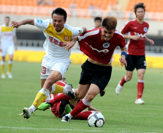 法兰克福主帅：球队上次客战巴萨是次伟大的经历，但已成历史（法兰克福主帅：上次客战巴萨难忘，如今已成历史）